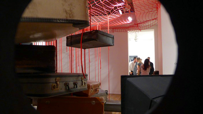 galerie daniel templon, chiharu shiota, small room, art contemporain, valise, fils, franz kafka