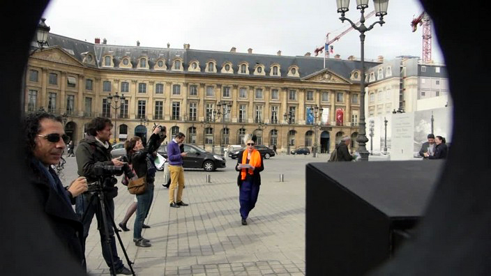 paul mccarthy, aica france, association, critiques art, flash mob, paris, orlan, butt plug