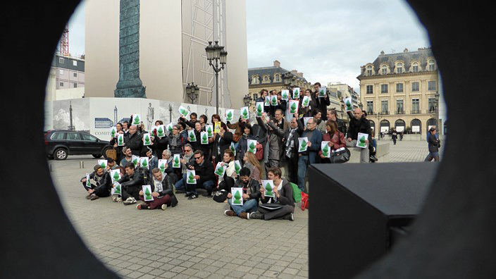 paul mccarthy, aica france, association, critiques art, flash mob, paris, orlan, butt plug