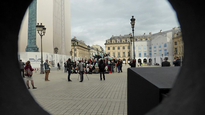 paul mccarthy, aica france, association, critiques art, flash mob, paris, orlan, butt plug