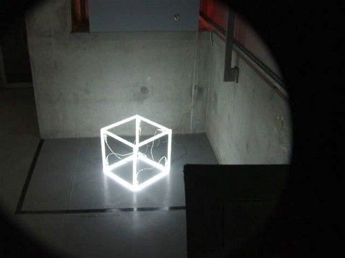 maison rouge, néon, who s afraid of red yellow and blue