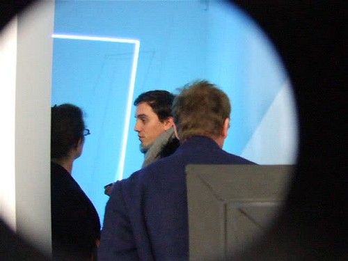 maison rouge, néon, who s afraid of red yellow and blue