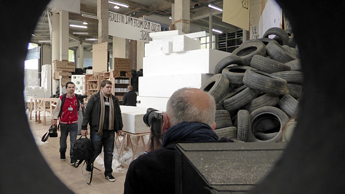 thomas hirschhorn, palais de tokyo, flamme éternelle, gdf suez, galerie chantal crousel, fondation jan michalski, julien fronsacq